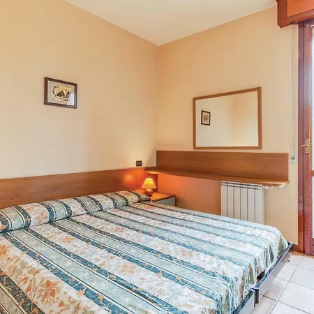 Easy Peschiera 5 Apartment *